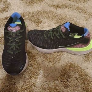 Womens Nike Renew Run SE